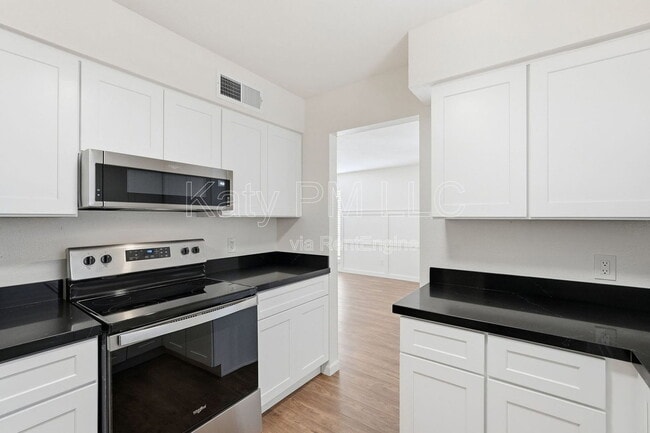 Building Photo - 231 N Robson