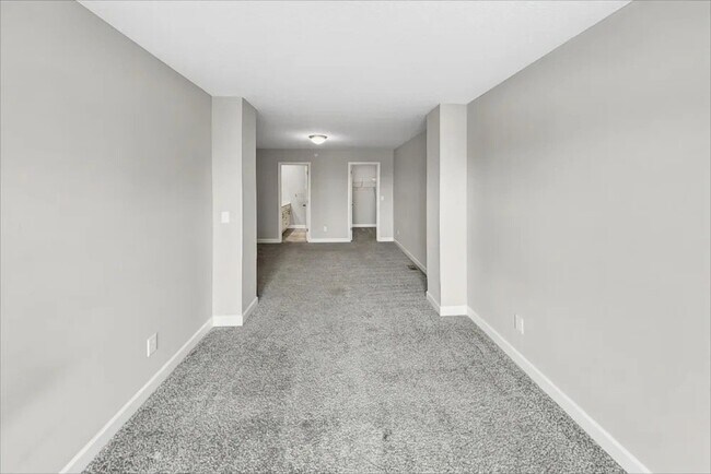 Building Photo - 10948 Yalta St NE