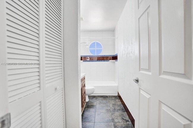 Building Photo - 21461 Sawmill Ct