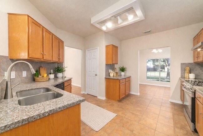 Building Photo - 18315 Grove Brook Ln