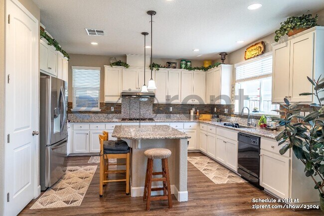 Building Photo - 707 Razorbill St
