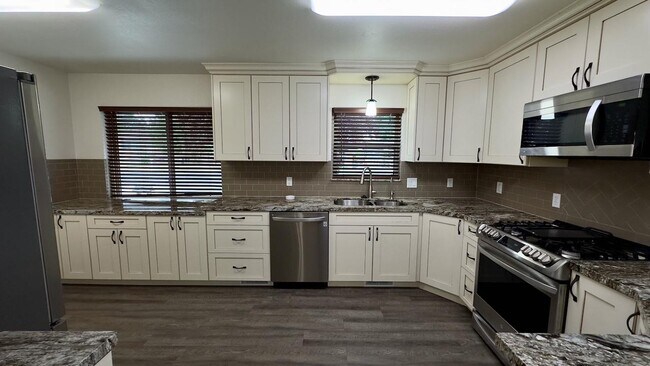 Building Photo - 410 N 250 W