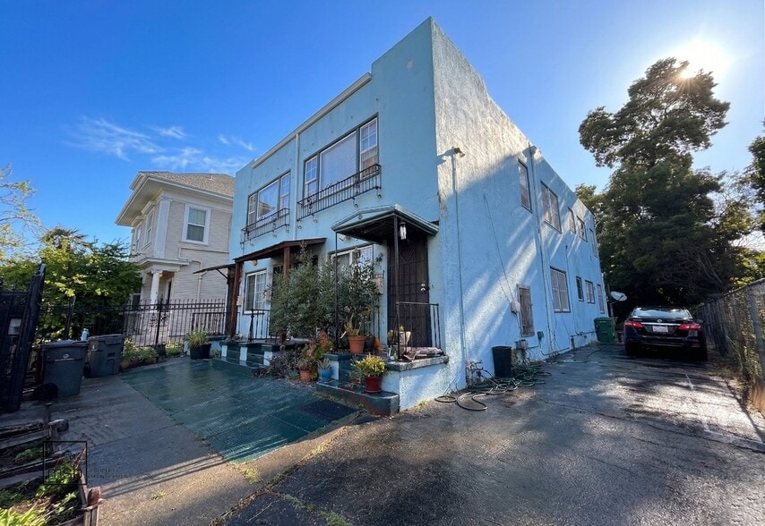 Building Photo - 1120 12th St