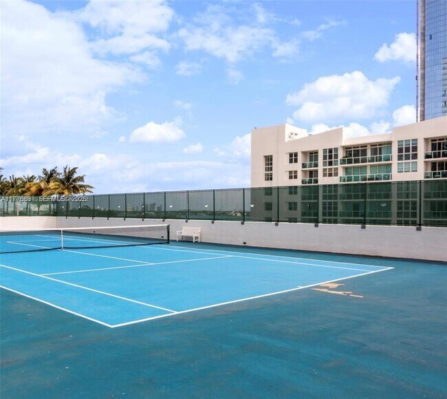 Building Photo - 2900 NE 7th Ave