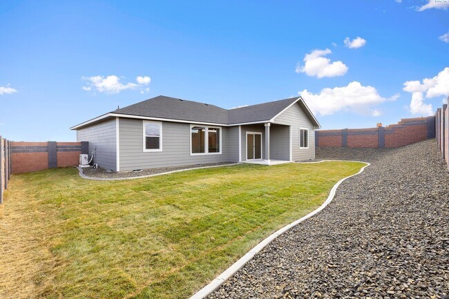 Building Photo - Beautiful brand new rental