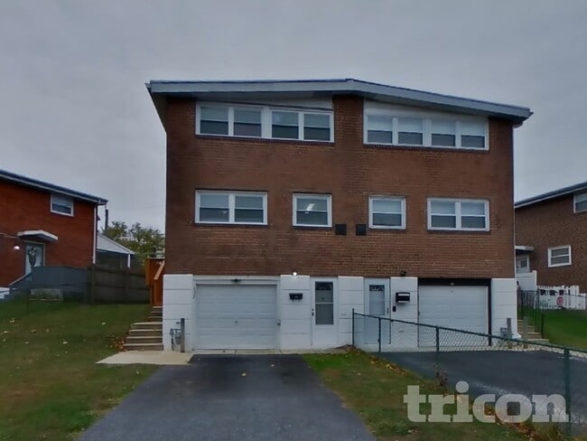 Building Photo - 137 Crum Creek Dr