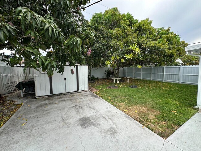 Building Photo - 15640 SW 102nd Pl