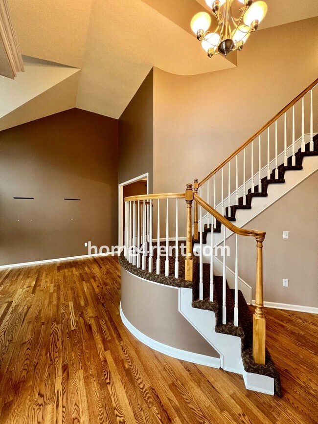 Building Photo - Beautiful Four Bedroom Home in Blue Valley...