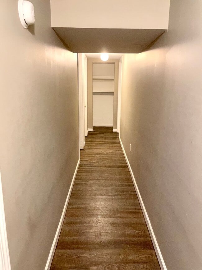 Building Photo - Spacious 3 bed/2 bath - walk to campus!
