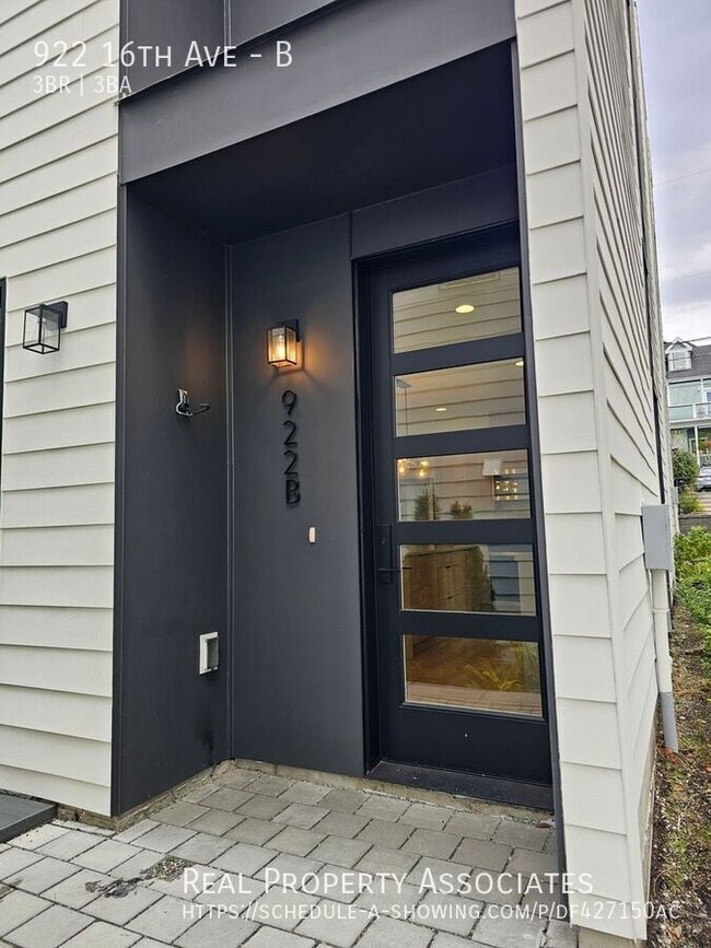 Building Photo - 922 16th Ave