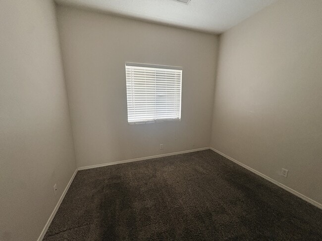 Building Photo - 7180 Husky Dr NE