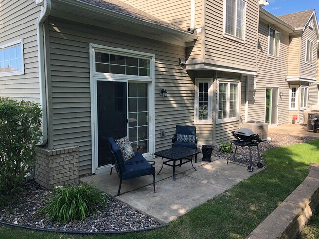 Building Photo - 18195 Cattail Ct