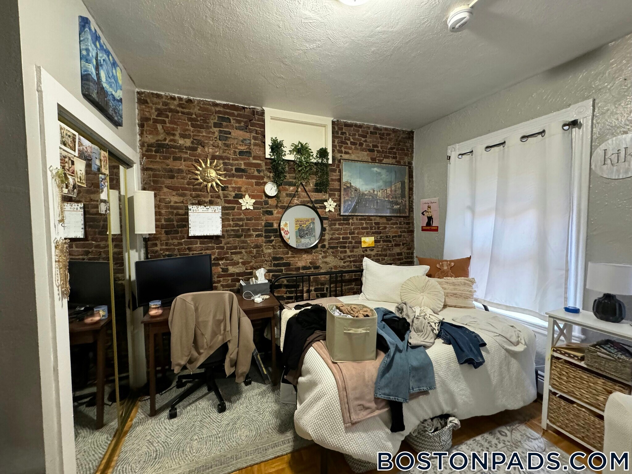 Building Photo - 40 Anderson St