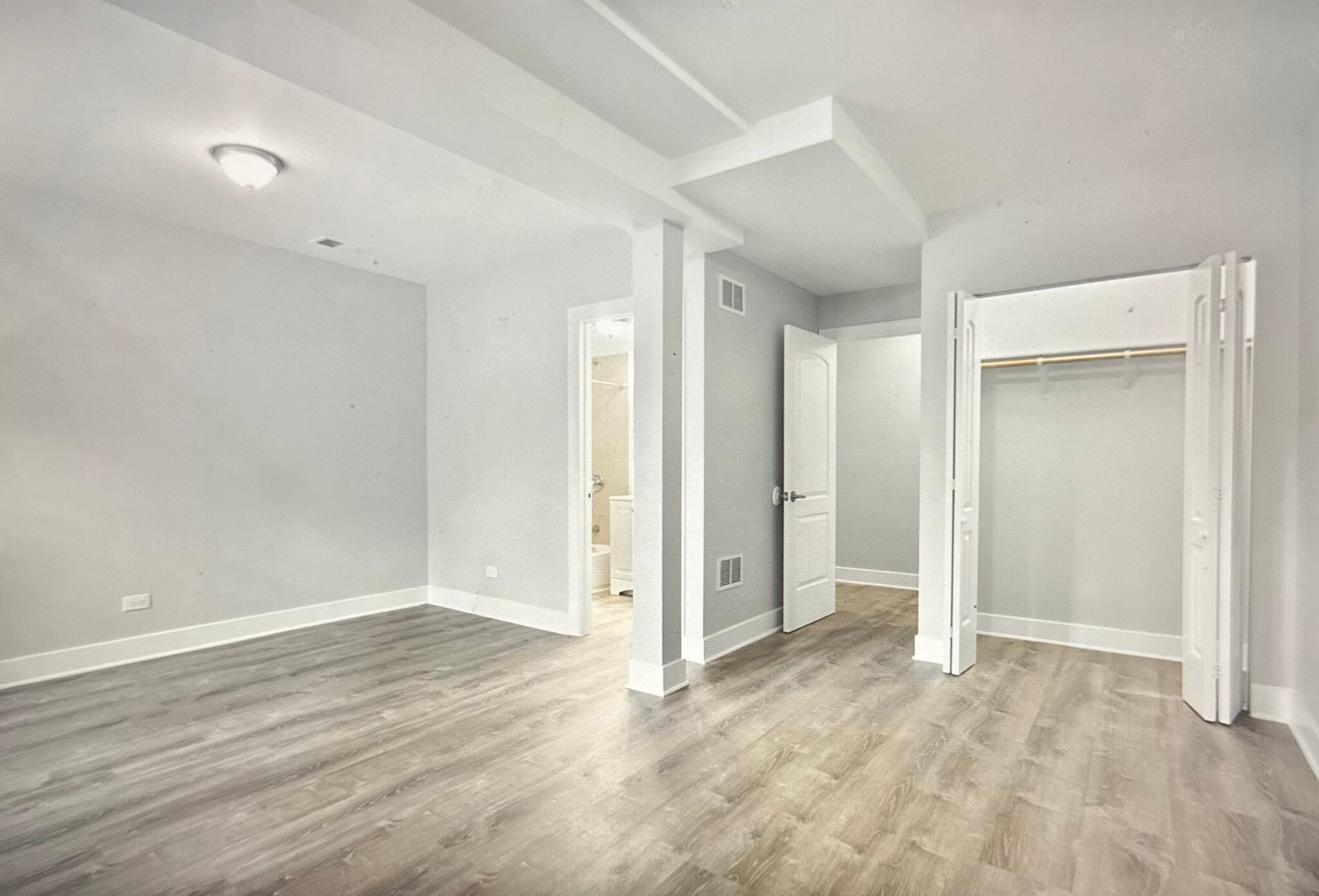 Building Photo - 2007 W Jarvis Ave