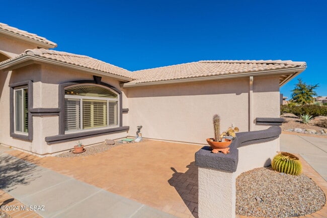 Building Photo - 36500 S Rock Crest Dr