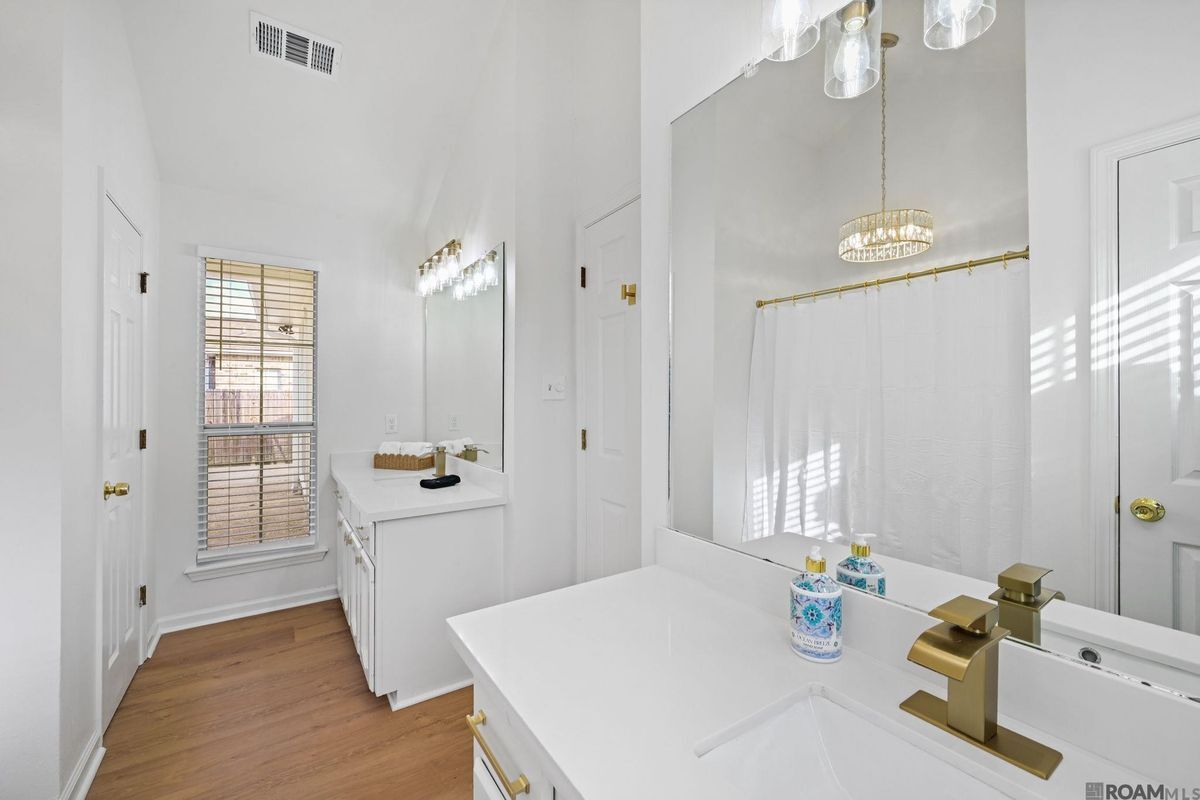 Building Photo - 18482 Lake Iris Ave