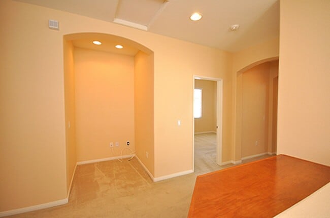 Building Photo - Spacious 5 Bedroom Family Home in Rancho del Oro!