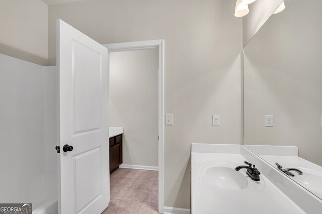 Building Photo - 568 Garden View Ct