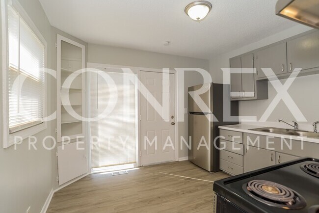 Building Photo - Charming 4 Bedroom Ranch Home with Spaciou...