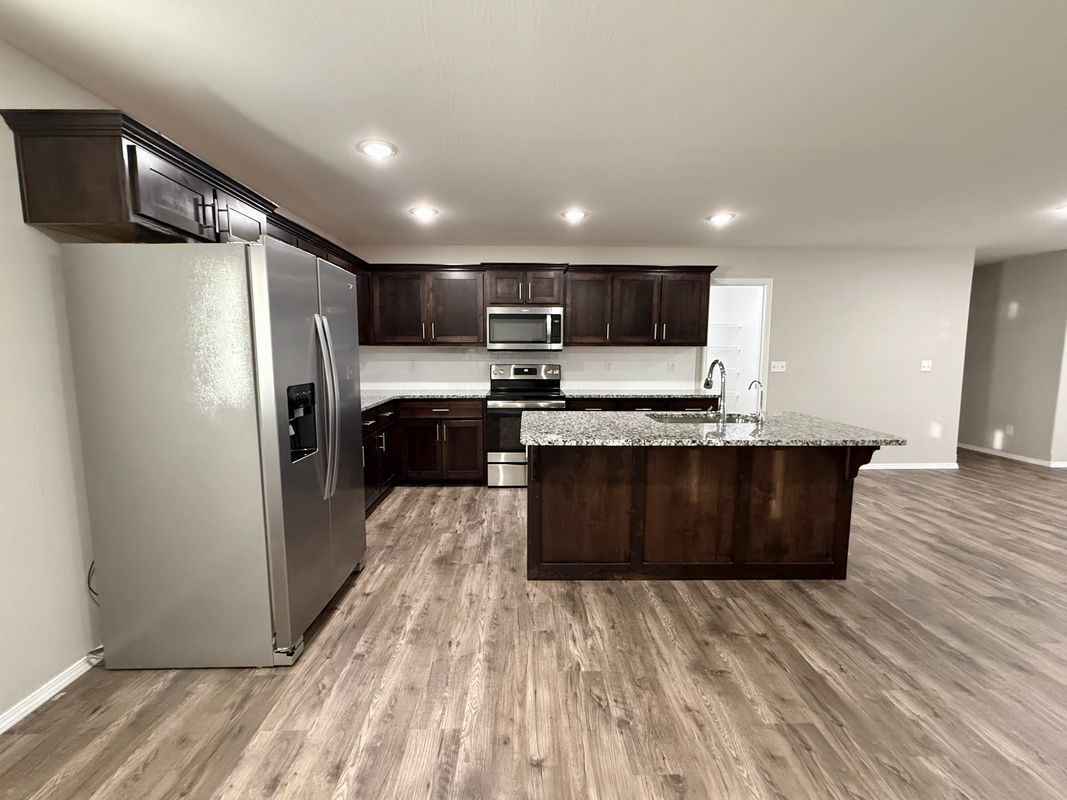 Building Photo - 633 S Southgate Dr