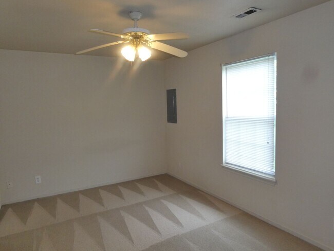 Building Photo - 1605 High Quest Cir