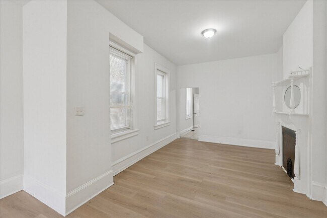 Building Photo - 2054 W Glenwood Ave