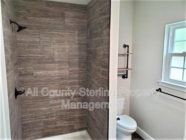 Building Photo - 316 SW Yulan St
