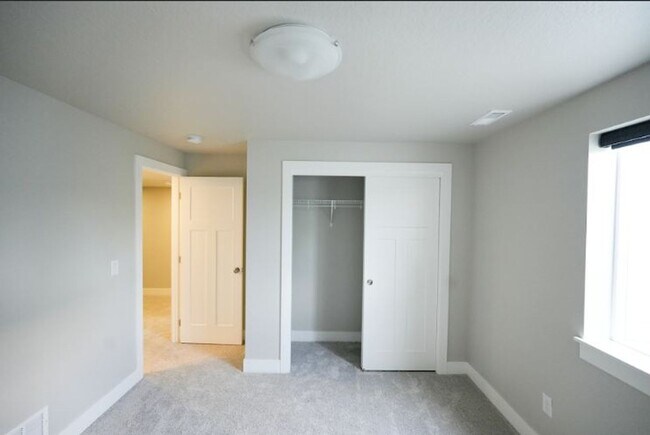 Building Photo - Modern 3-Bedroom Ranch in Grimes – Availab...