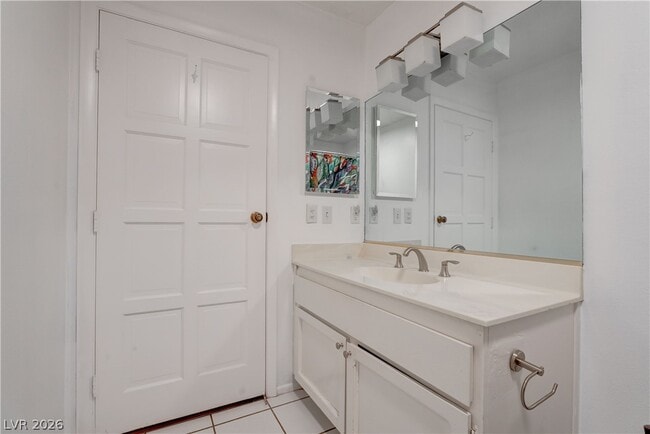 Building Photo - 2204 Plaza Del Robles