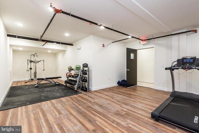 Building Photo - 525 N 41st St