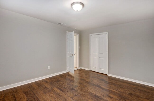 Building Photo - 1724 E 39th St