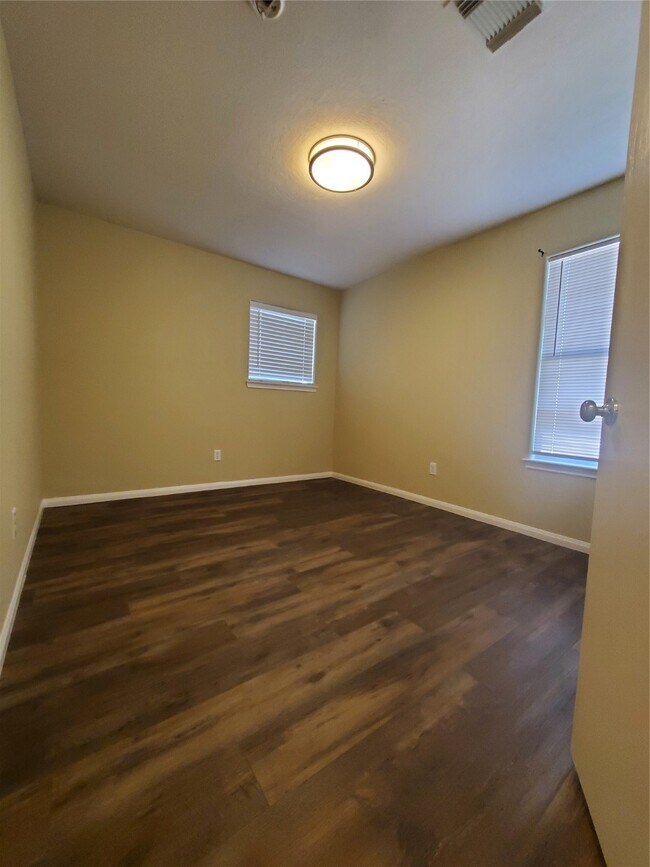 Building Photo - 9342 Canady Park Ln