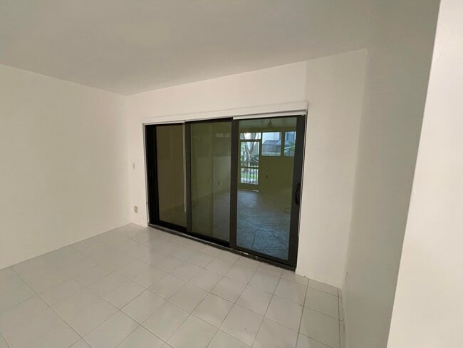 Building Photo - 2372 NW 39th Ave