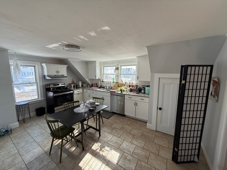 Building Photo - 15 Grove Ave