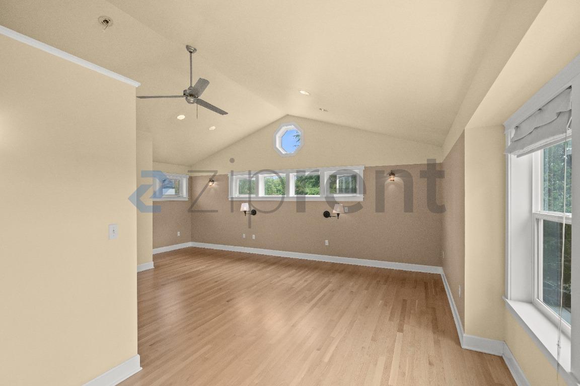 Building Photo - Unit