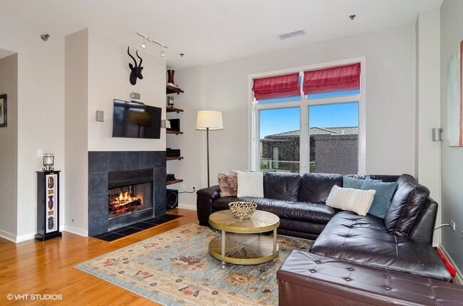 Building Photo - 600 W Drummond Pl