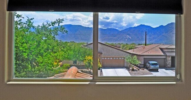 Building Photo - Stunning Executive Home (former model) in ...