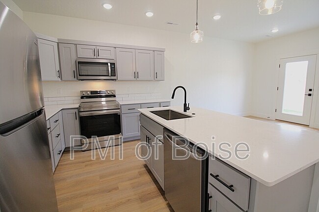 Building Photo - 123 Trifecta Ln