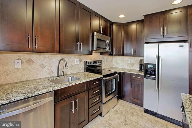 Building Photo - 5 S Floyd St