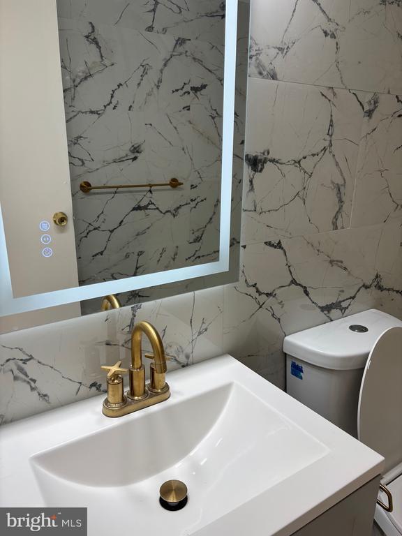 Building Photo - 3450 Toledo Terrace