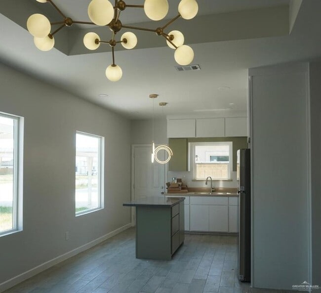 Building Photo - 9 Sugar Gdn Dr