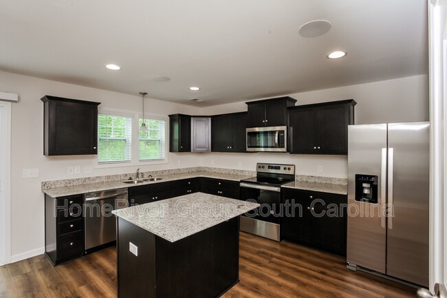 Building Photo - 351 Niblick Dr