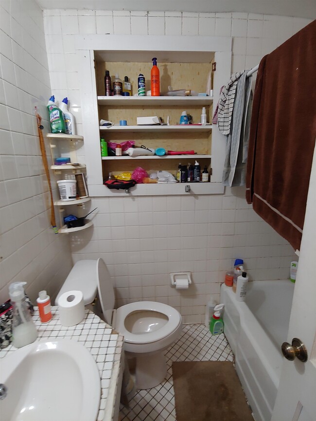 Building Photo - 1611 Pepper Dr
