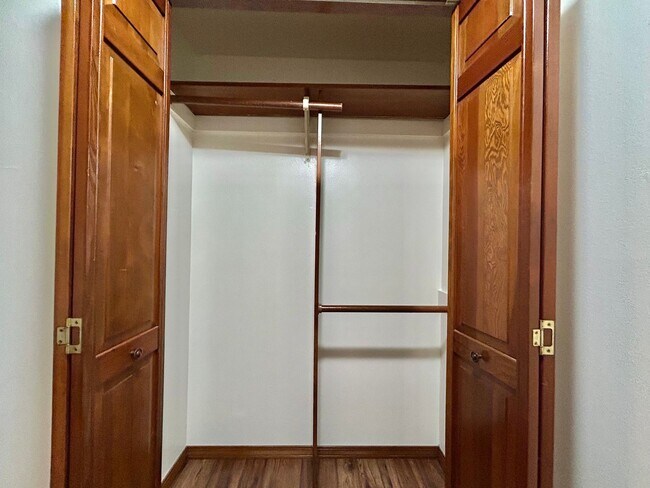 Building Photo - Timeless 5 Bed, 2.5 Bath Home - SW Beaverton