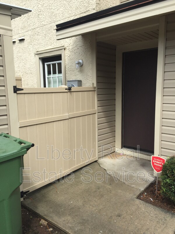 Building Photo - 901 Olmstead Dr