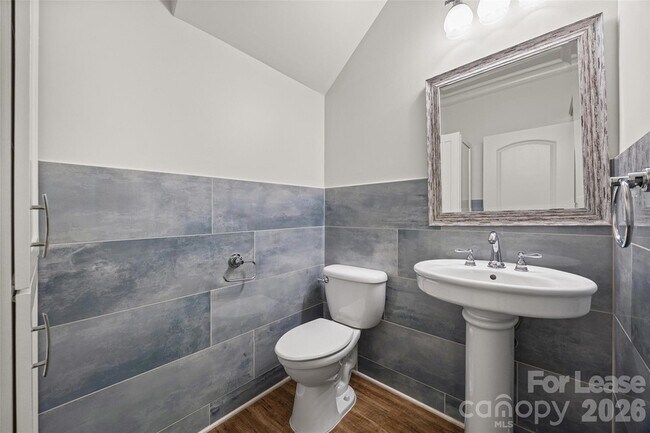 Building Photo - 706 Kingsley Way