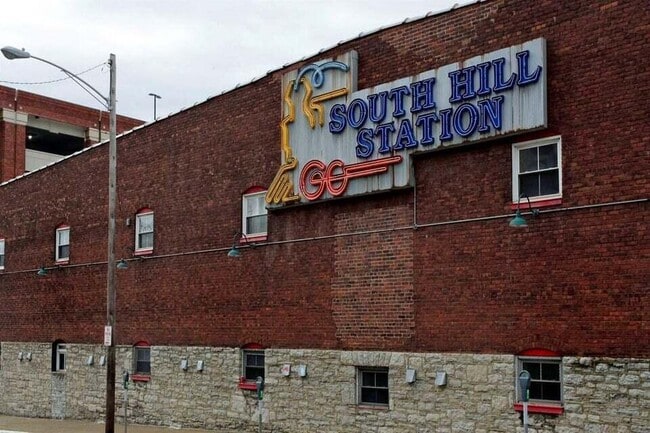 Building Photo - 585 S Upper St