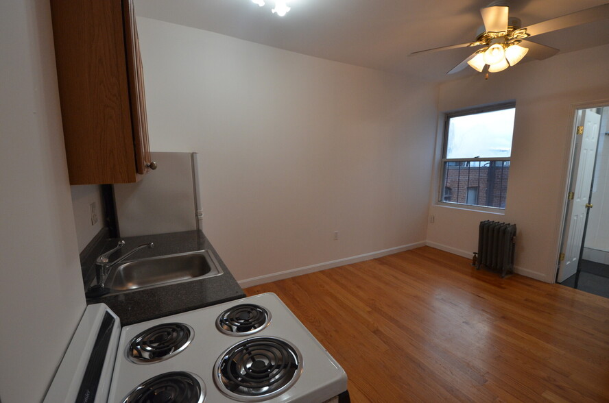 Building Photo - 41 Symphony Rd