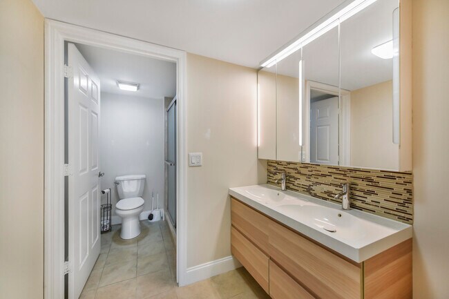 Building Photo - 21951 Soundview Terrace