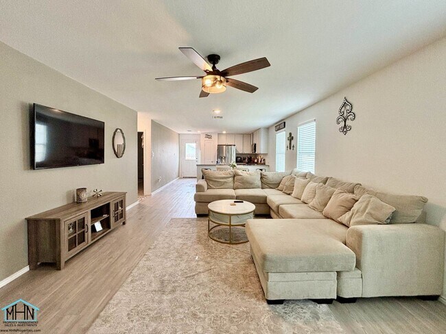 Building Photo - Welcome Home to this Charming 3-Bedroom 2-...